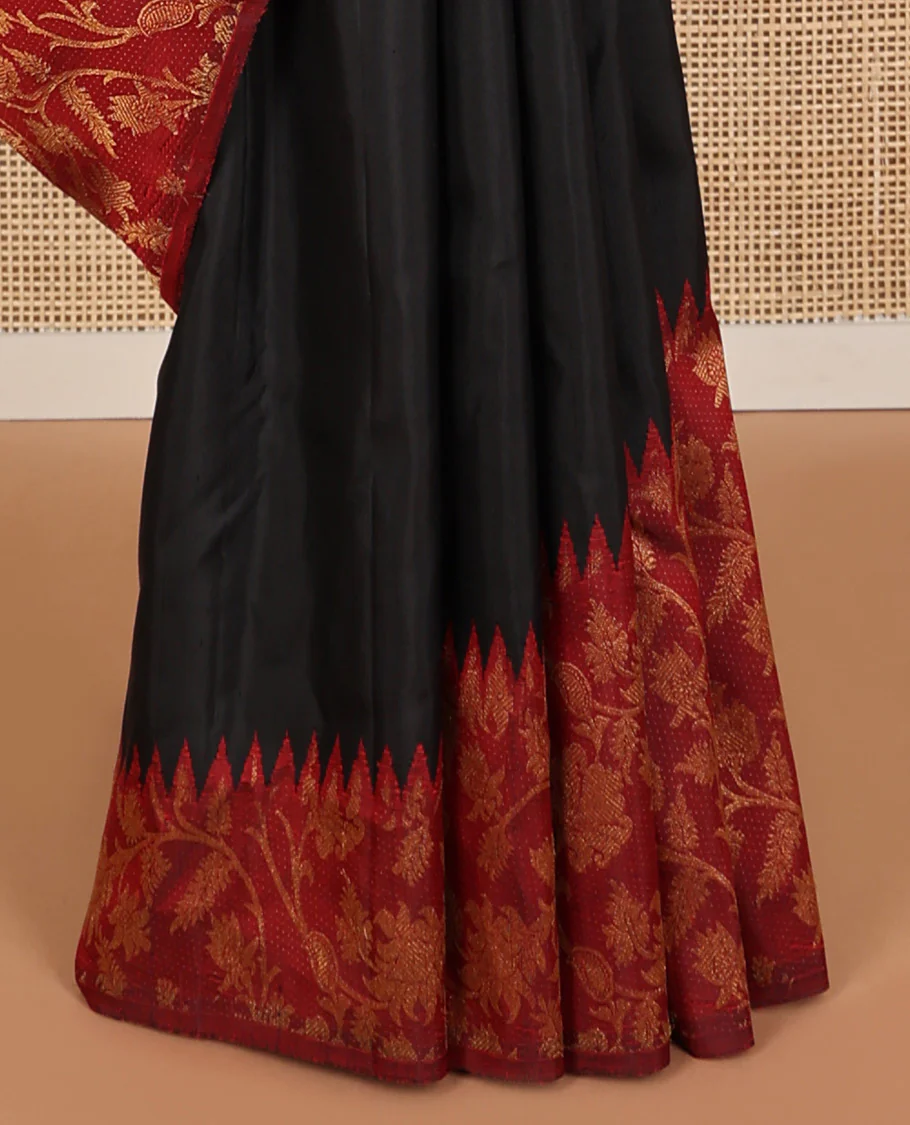 Borderless black and red plain and floral jaal jacquard design half-and-half samudrika silk saree, zari-rich seppu rekku pallu - Image 5