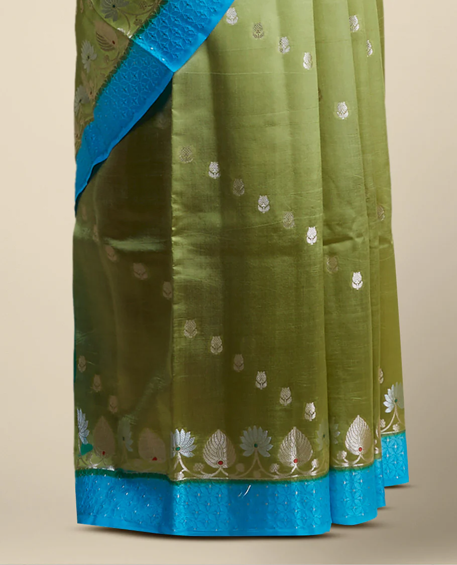 Green floral motifs dupio silk saree with contrast floral embroidery border - Image 3