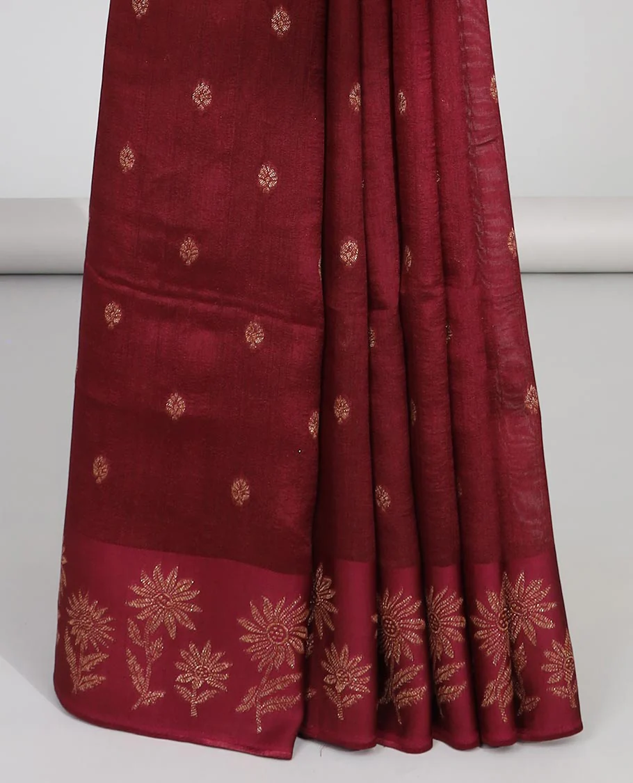 Maroon floral buttas dola silk saree with self floral design border & intricate zari design pallu - Image 4