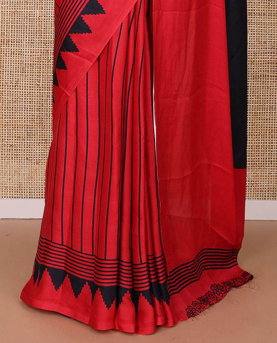 Red with black vertical lining printed design semi modal crepe saree with temple border & circle butta pallu along with printed blouse - Image 4